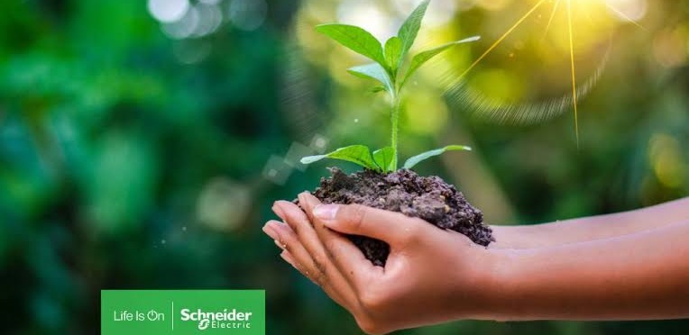 شنايدر تعزز شراكتها مع إيناكتس لدعم دور الشباب في مجالات الاستدامة والتكنولوجيا النظيفة
